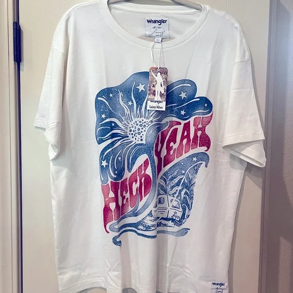 Lainey Wilson/Wrangler  “Heck Yeah” Tee - Picture 6 of 8